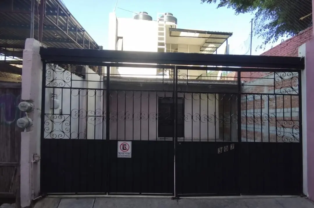 casa en venta a media cuadra de la iglesia de jalatlaco 📍